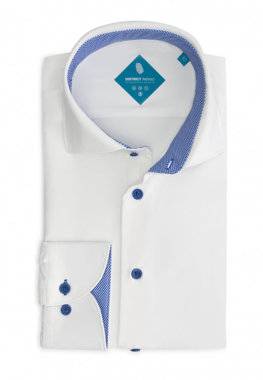 White slim fit performance shirt with blue accent District Indigo - 7.21.025.750/005